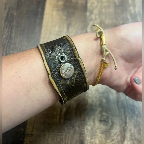 Spark*l LV Apple Watch Band - Picture 6 of 12